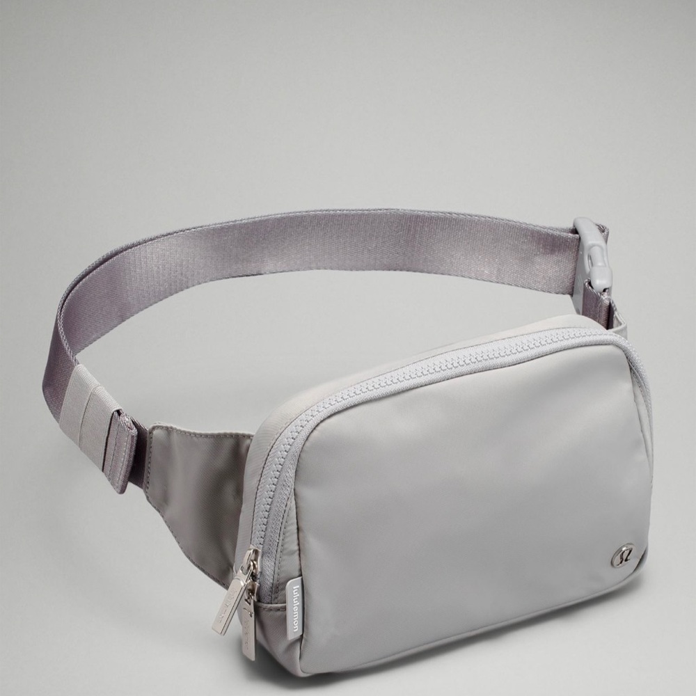 NWT Lululemon Belt Bag Large 2L - Silver